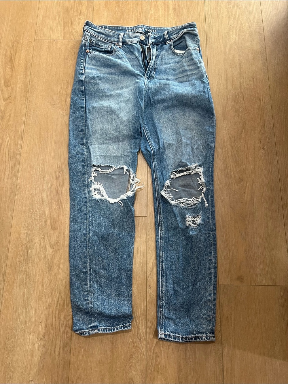 American Eagle Strigid Mom Blue Jeans High Waisted Denim Stretch Distressed 6